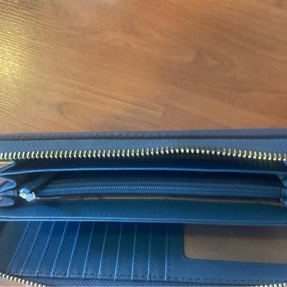Michael Kors Wallet - Picture 15 of 16
